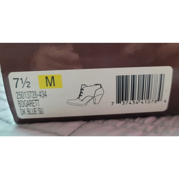 Bandolino Bdgarrett Dark Blue Suede Booties - Picture 8 of 9